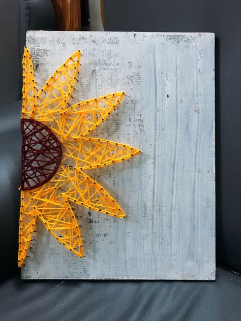 Arts And Crafts For Adults Home Decor, Sunflower String Art, String Art Flower, Nail And String Art, فن الرسم بالمسامير, Printable String Art Patterns, Nail String, String Art Tutorials, String Wall Art