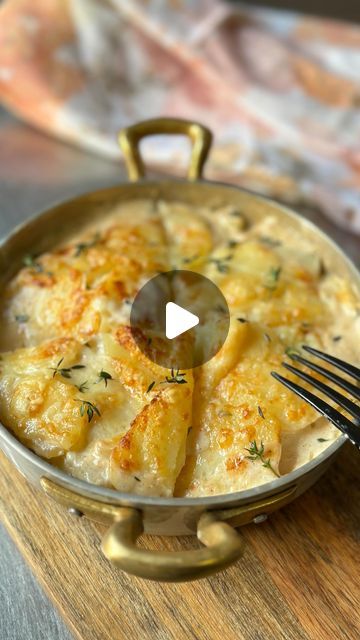 Potato Gratin Dauphinois, Duchess Potatoes Recipe, Potatoes Au Gratin Easy, Potato Gratin Recipes, Authentic French Recipes, Easy Cheesy Scalloped Potatoes Recipe, Potato Dauphinoise, French Recipes Authentic, Easy Cheesy Scalloped Potatoes