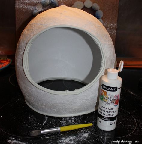 Diy Space Helmet How To Make, Paper Mache Helmet Diy, Astronaut Costume Helmet, Astronaut Dress Up Diy, Astronaut Family Costume Diy, Diy Astronaut Helmet Cardboard, Astronaught Costume, Diy Astronaut Helmet Kids, Astronaut Kids Costume