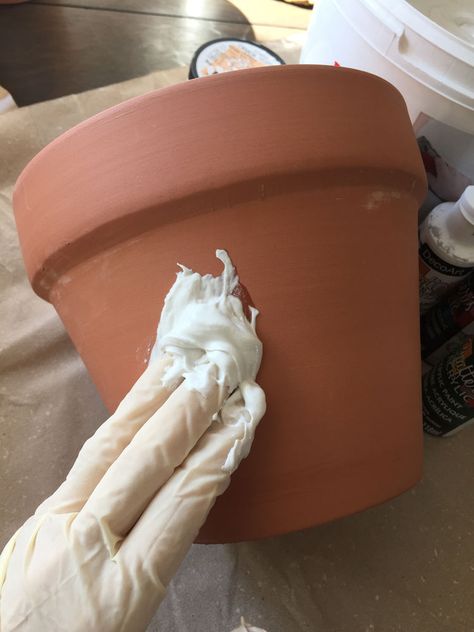 DIY Aged Clay Pots Clay Pot Projects, Something Creative, Gardens Ideas, Painted Clay Pots, Leftover Paint, Clay Flower Pots, Clay Planters, Spring Decor Diy, Diy Posts