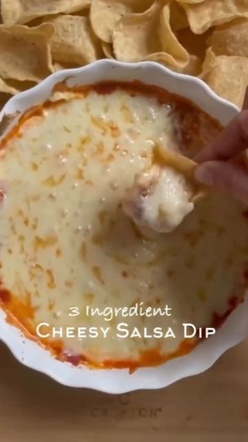 🌱 Keto Meal Recipes/Weight Loss👩‍🍳🥑🥩🥓 on Instagram: "3 Ingredient Cheesy Salsa Dip🤤 📸 @thecymbal.life  🥗 Get your FREE keto recipes cookbook 🎯>> Link in Bio @ketomakesimple   Ingredients:  1 Block Cream Cheese, softened 1/3 C Jarred Salsa 1 C Shredded Sharp Cheddar Cheese  How To:  Preheat your oven to 425°  Spread softened cream cheese evenly into the bottom of an oven safe baking dish.  Spread salsa over top of the cream cheese & top with shredded sharp cheddar.  Cover with foil & bake at 425° for 15 minutes, remove foil and continue cooking for an additional 5 minutes until the cheese on top is melted and bubbly.  Remove and allow to cool for a few minutes ( so you don’t burn your mouth - learn from my mistakes 😅 )  Serve with tortilla chips or fresh veggies! Enjoy!  👩‍🍳🥗 Dip Recipes Videos, Keto Meal Recipes, Foil Bake, Jarred Salsa, Delicious Keto Recipes, Delicious Dips Recipes, Keto Plan, Salsa Dip, Appetizers Easy Finger Food