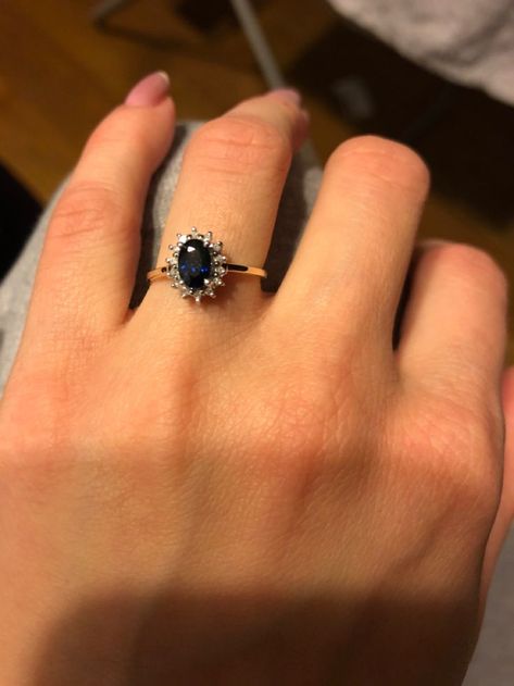 Sapphire Ring Aesthetic, Emily Mariko Engagement Ring, Coloured Engagement Rings, Saphir Ring, Cute Engagement Rings, Future Engagement Rings, Gold Rings Fashion, Gold Ring Designs, Sapphire Engagement Ring Blue