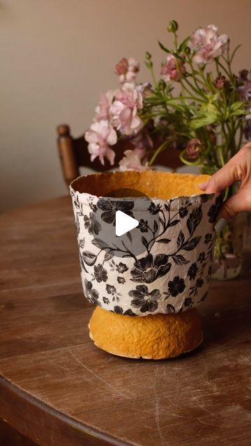 Diy Plastic Containers Crafts, Paper Mache Plant Pots, Paper Pulp Craft, Paper Mache Pots, Egg Container Craft, Air Dry Clay Pot, Plastic Container Crafts, Paper Clay Art, Making Paper Mache