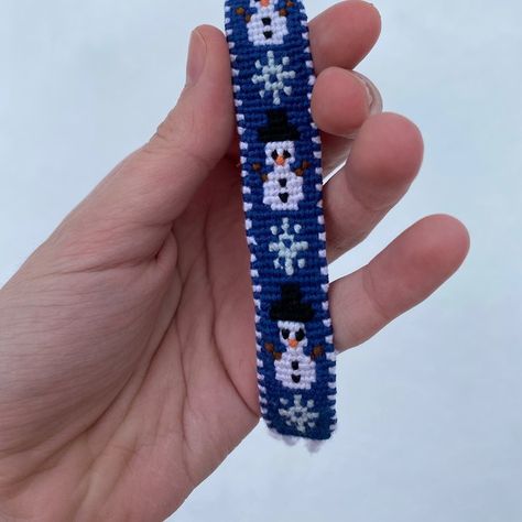 Winter Bracelet, String Bracelet Patterns, Handmade Friendship Bracelets, Snowman Hat, Diy Bracelets Tutorials, Friendship Bracelets Designs, Diy Friendship Bracelets Patterns, Bag Hanger, Diy Bracelets Patterns