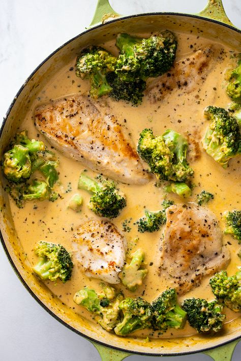 Broccoli Cheddar Chicken, Easy Broccoli, Cheddar Chicken, Easy Chicken Breast, Queso Cheddar, Chicken Breast Recipes Easy, Chicken And Broccoli, Easy Chicken Dinner Recipes, Breast Recipe