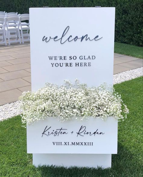 Wedding Signage Ideas Entrance, Acrylic Signboard, Engagement Party Table Decorations, Wedding Sign Entrance, Engagement Signage, Plexiglass Ideas, Engagement Party Table Decor, Diy Wedding Welcome Sign, Engagement Party Table