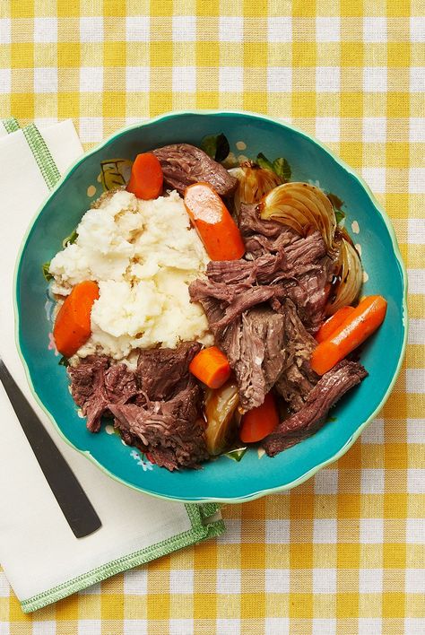 pot roast Pot Roast Pioneer Woman, Red Wine Braised Short Ribs, Wine Braised Short Ribs, Dutch Oven Pot Roast, Oven Pot Roast, Perfect Pot Roast, Best Pot Roast, Good Roasts, Braised Short Ribs