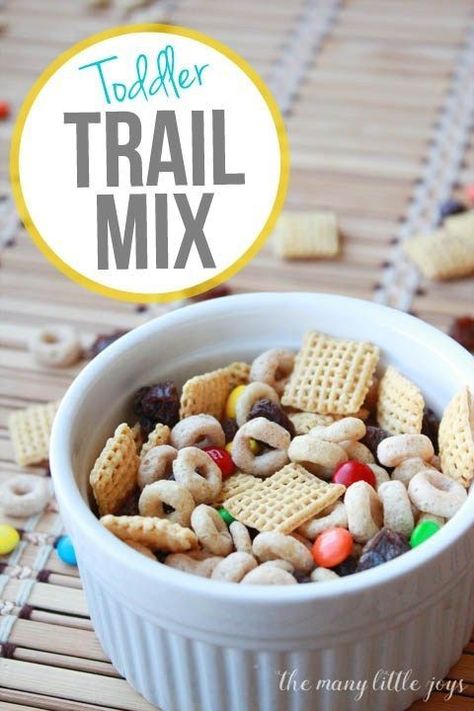 For busy families, snacks that can be eaten on the run are a necessity. This toddler trail mix is a great way to get your little ones a healthy, filling snack that will keep them going strong. Healthy Snacks To Buy, Healthy Toddler Snacks, Filling Snacks, Healthy Instant Pot Recipes, Toddler Snacks, Healthy Snacks For Kids, Snack Mix, Trail Mix, On The Run