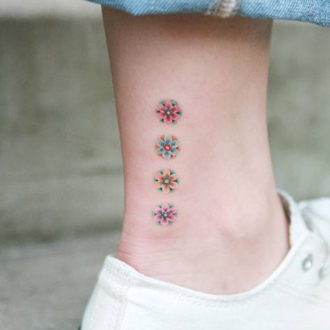 Korea Tattoo, Korean Pattern, Tattoos Traditional, Korean Tattoos, Circle Tattoos, Traditional Tattoo Sleeve, Daisy Tattoo, Cute Tiny Tattoos, Modern Tattoos