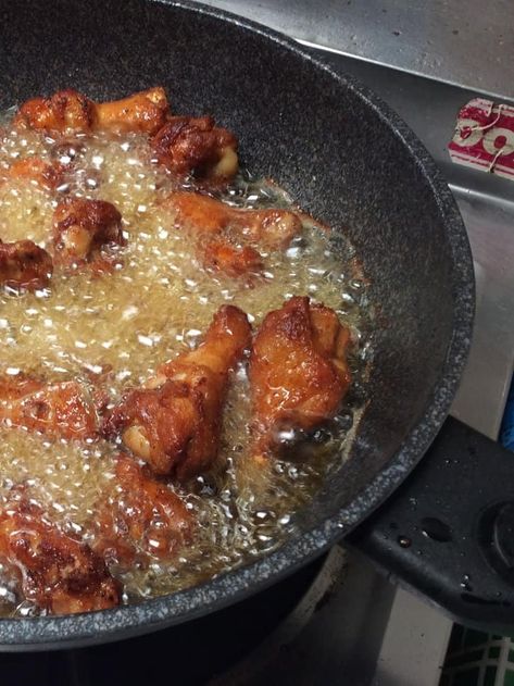 Chicken In A Pan, How To Fry Chicken, Fry Chicken, Cooking Photos, Chicken Recipies, Pan Fried Chicken, Chicken Entrees, Perfect Chicken, Appetizers Easy Finger Food