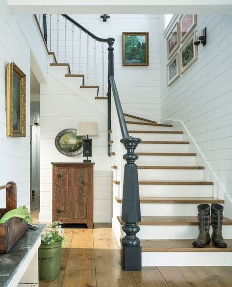 Historic Home Staircase: Only in My Dreams - Town & Country Living Colonial Staircase, Black Banister, Farmhouse Staircase, Entrance Foyer Design, House Staircase, Staircase Remodel, Newel Posts, Foyer Decorating, Foyer Design