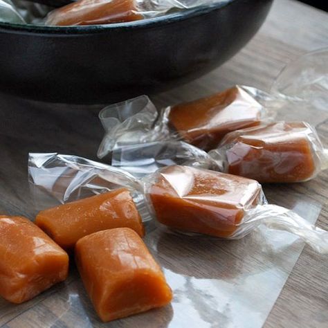 Honey Caramels - chewy, sweet and salty with NO corn syrup! Caramel Chews, Honey Candy, Honey Caramel, Dairy Goats, Soft Caramel, Caramel Candy, Caramel Recipes, Honey Recipes, Homemade Caramel