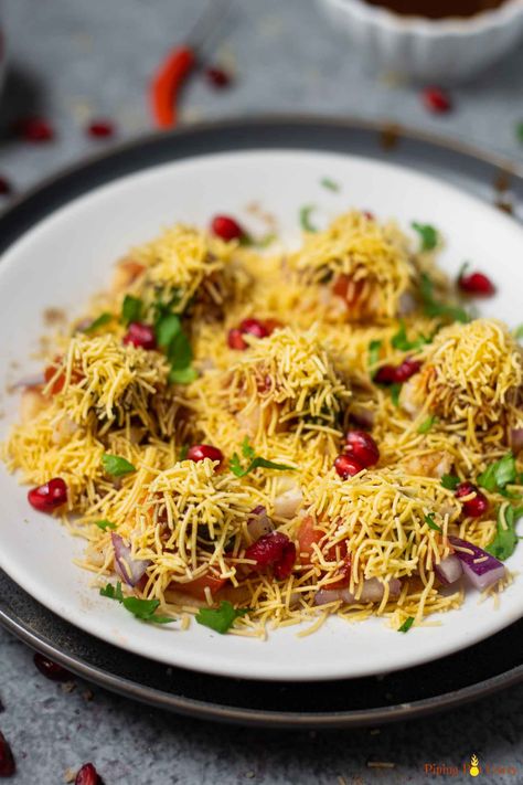 A popular Mumbai street food, Sev Puri is a sweet, spicy and tangy chaat. This no-cook chaat recipe is a favorite snack to enjoy with your evening tea! #sevpuri #sevbatatapuri #indianchaat #streetfood | pipingpotcurry.com Aloo Chaat Recipe, Easy Indian Appetizers, Dahi Puri, Indian Chaat, Sev Puri, Holi Recipes, Pizza Cupcakes, Samosa Chaat, Mumbai Street