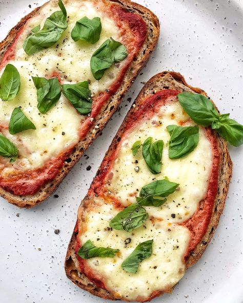 Benefits Of Sourdough Bread, Benefits Of Sourdough, Healthy Toast Toppings, Pizza Toast, Healthy Toast, Bread Toppings, Sourdough Sandwich, Sourdough Pizza, Pizza Margherita