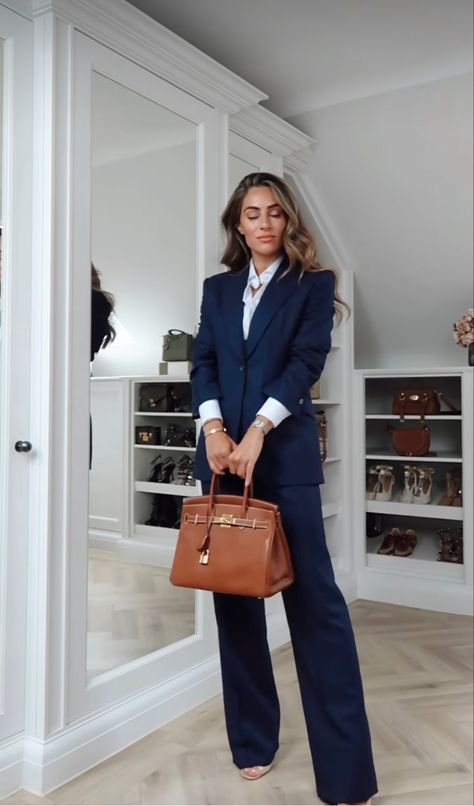 Formal Attire Women, Business Formal Outfit, Stylish Business Outfits, Business Dress Women, Lawyer Outfit, Business Attire Women, Corporate Fashion, Business Outfits Women, Women Dresses Classy