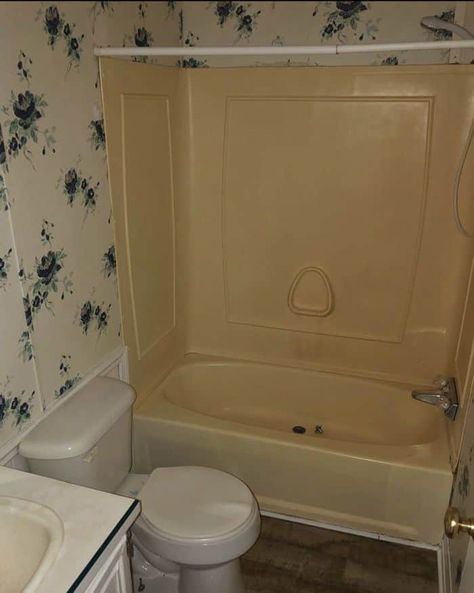 Mobile Home Bathtubs, Small Mobile Homes, Mobile Home Redo, Mobile Home Bathrooms, Tub Refinishing, Plastic Bathtub, Remodel Mobile Home, Mobile Home Repair, Mobile Home Bathroom