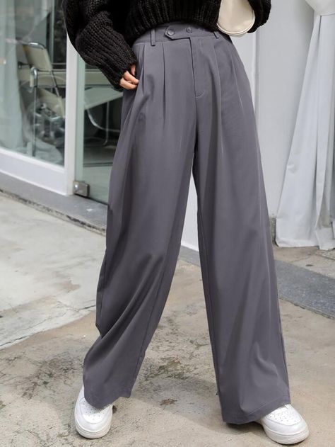 Dark Grey Outfits For Women, Dark Grey Outfit, Gray Trousers Outfit, High Waisted Trousers Outfit, Grey Trousers Outfit, Class Pants, Grey Pants Outfit, Trouser Outfit, Western Wear For Women