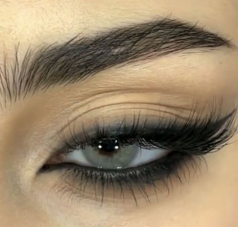 Prom Eye Makeup, Makeup Tutorial Eyeliner, Swag Makeup, Eye Makeup Pictures, Pinterest Makeup, Makijaż Smokey Eye, Eye Makeup Designs, Dope Makeup, Edgy Makeup