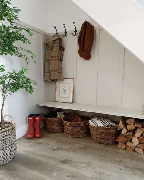 17 Creative Under Stairs Storage Ideas You Need to Try Room Under Stairs, Stair Nook, Stairs Makeover Ideas, تحت الدرج, Stairs Renovation, Extra Space Storage, Coat Storage, Stairs Makeover, Staircase Storage