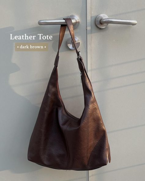 Introducing our newest leather tote! ✨ • brown • dark brown • black • ▸ fit 13” laptop ▸ price: $10.90 📸 by us 🚫 Order cannot cancel! #monstar_bag #totebag #totebagaesthetic #bag #leathertotebag #phnompenhcity #cambodia Dark Brown Bag Outfit, Dark Brown Leather Bag, Leather School Bag, Laptop Price, Brown Leather Tote Bag, Tote Bags For School, School Tote, Brown Leather Totes, Brown Leather Bag