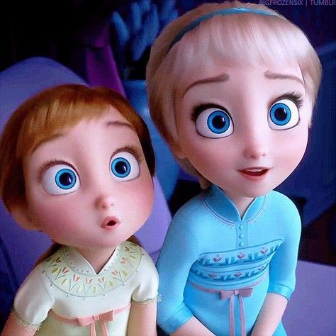 This is elsa ansd anna when they were small. If u did not notice, that was before Queen iduna sang all is found. Lindo Disney, Foto Disney, Image Princesse Disney, Frozen Wallpaper, Frozen Pictures, Disney Frozen Elsa Art, Wallpaper Iphone Disney Princess, Disney Princess Elsa, 디즈니 캐릭터