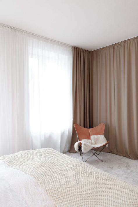 Seven interesting ways to use curtains | These Four Walls Room With Curtains, Simple Bedroom Ideas, Orange Bedroom Ideas, Mirrored Bedroom, Bed Drapes, Bedroom Paint Ideas, Orange Bedroom, Bedroom Rustic, Guest Bedroom Ideas