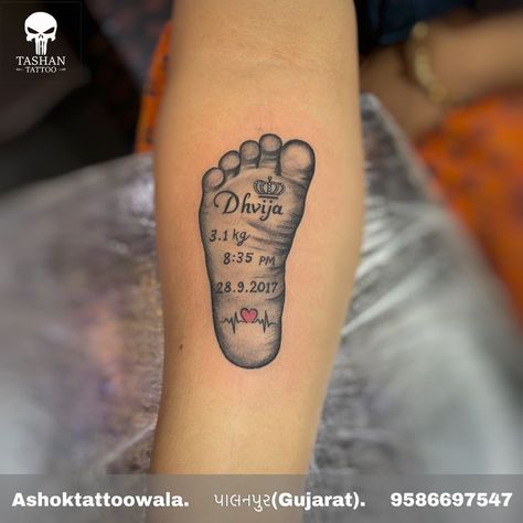 Name Design For Tattoo, Tattoo Of Baby Foot Prints, Tattoo Ideas For Childs Birth, Jayla Name Tattoos, Firstborn Tattoo Ideas, Baby Tattoo Designs Dad, Kids Footprint Tattoo, Baby Hand And Foot Print Tattoo, Mother Daughter Hand Tattoos