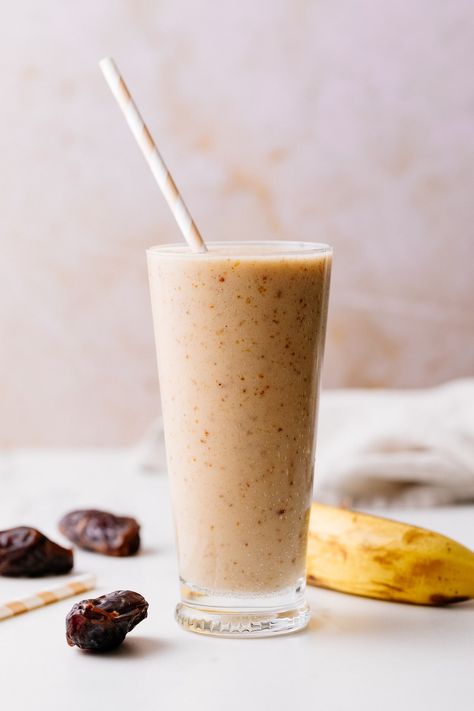 Recipes With Dates, Date Smoothie Recipes, Dates Recipes, Date Smoothie, What Is Healthy Food, Oil Free Vegan Recipes, Easy To Make Breakfast, Snack Smoothie, Cherry Smoothie