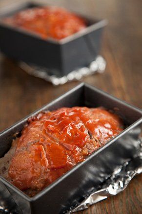 Old-fashioned Meatloaf Paula Deen Meatloaf, Southern Meatloaf, Basic Meatloaf, Old Fashioned Meatloaf, Classic Meatloaf Recipe, Paula Deen Recipes, Classic Meatloaf, Best Meatloaf, Loaf Recipes