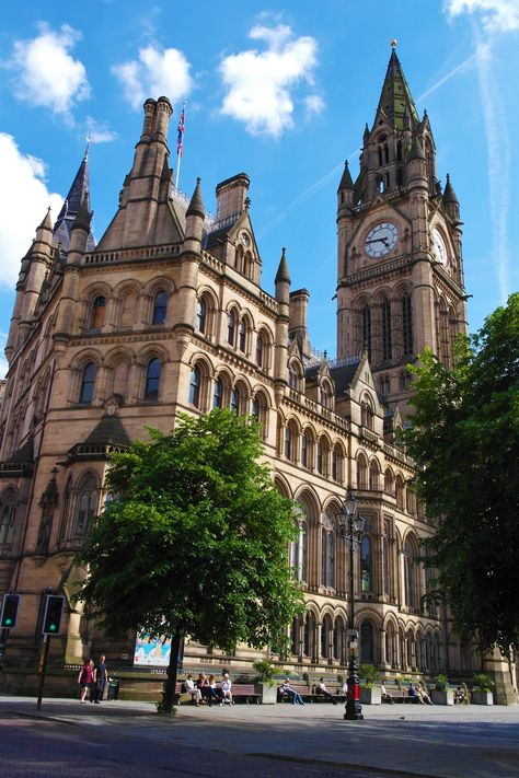 Aesthetic Manchester, Manchester Architecture, Uni Aesthetic, Manchester Town Hall, Pink Era, South Manchester, Outdoor Clock, Malta Travel, Travel Chic