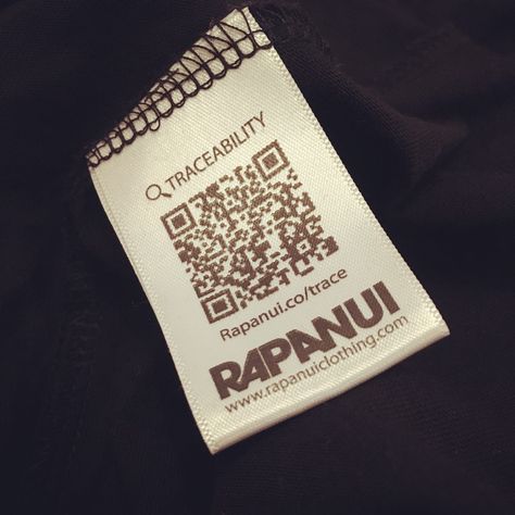 Qr Code Label, Check The Label, Code Clothing, Cloth Accessories, Code Clothes, Smart Tag, Workshop Ideas, Warning Labels, Circular Economy