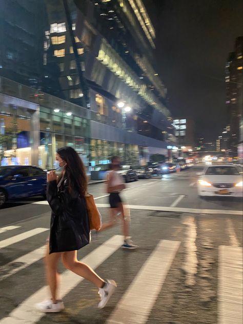 Street Crossing Photography, Crossing The Street Photography, Crossing The Street Aesthetic, Crossing Street Photoshoot, Pose Female, Walk Photo, The City At Night, Inspo Poses, Walking Poses