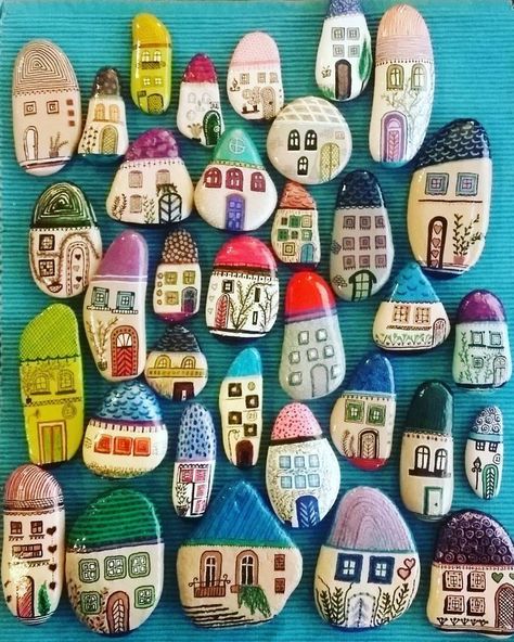 Great collection of rock painting ideas – Recycled Crafts Colored Rocks, Painted Stones Ideas, Colorful Rocks, Art Pierre, Rock Painting Ideas, Stone Art Painting, Painted Rocks Craft, Painted Rocks Diy, Rock Painting Ideas Easy