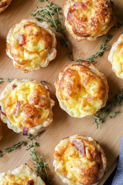 Quiche Puff Pastry, Mini Quiche Tarts, Impressive Side Dishes, Quiche Mini, Puff Pastry Quiche, Mini Quiche Recipe, Quiche Bites, Mini Recipes, Mini Quiche Recipes