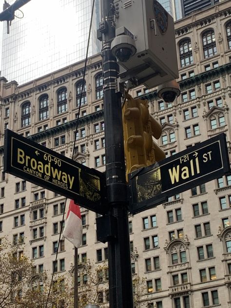 New York Wallstreet Nyc, Broadway New York Aesthetic, Tribeca Nyc Aesthetic, Gia Core, Broadway Aesthetic, Nyc Broadway, Tribeca Nyc, New York Broadway, Nyc Baby