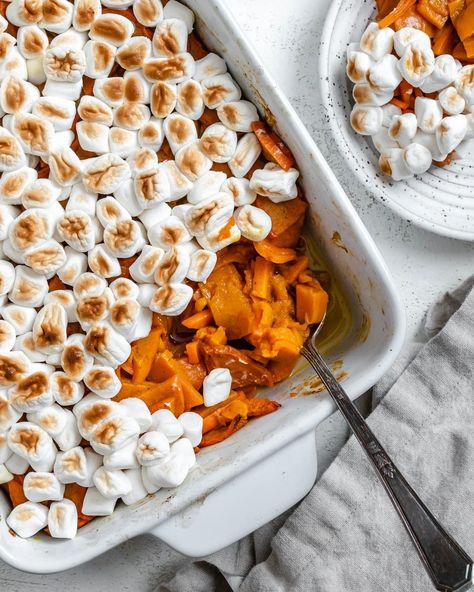 Candied Yams With Marshmallows, Sweet Potato Marshmallow Casserole, Yams With Marshmallows, Baked Candied Yams, Candied Yams Recipe, Vegan Sweet Potato Casserole, Sweet Potatoes With Marshmallows, Sweet Potato Thanksgiving, Candied Yams