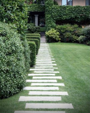 Perfect Paths – Hoselink Walkway Landscaping, Walkway Design, Pathway Landscaping, Walkways Paths, Front Walkway, Lawn Design, Driveway Landscaping, Garden Stepping Stones, Garden Walkway