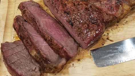 The Perfect Tomahawk Steak Steak On Cast Iron Skillet, Keto Breakfast Easy, Stove Top Steak, Steak Recipes Pan Seared, Steak On Stove, Cast Iron Steak, Smoked Mac And Cheese, Strip Steak Recipe, Ribeye Steak Recipes