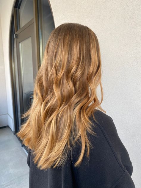 Strawberry Blonde Honey Hair, Carmel Blonde Hair Color Ideas, Long Beige Blonde Hair, Partial Highlights Strawberry Blonde, Caramel Highlights Red Hair, Color With Partial Highlight, Copper Glaze On Blonde Hair, Bronze Blonde Hair Color, Dark Blonde Ginger Hair