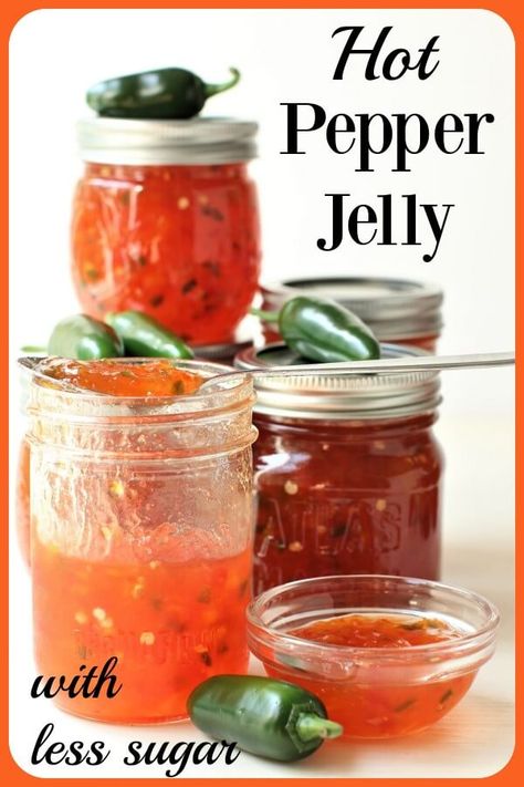 Canning Pepper Jelly, Red Pepper Jelly Recipe, Pepper Jelly Recipe, Jalapeno Pepper Jelly, Pepper Jelly Recipes, Red Pepper Jelly, Wine Jelly, Jelly Sweet, Red Jalapeno