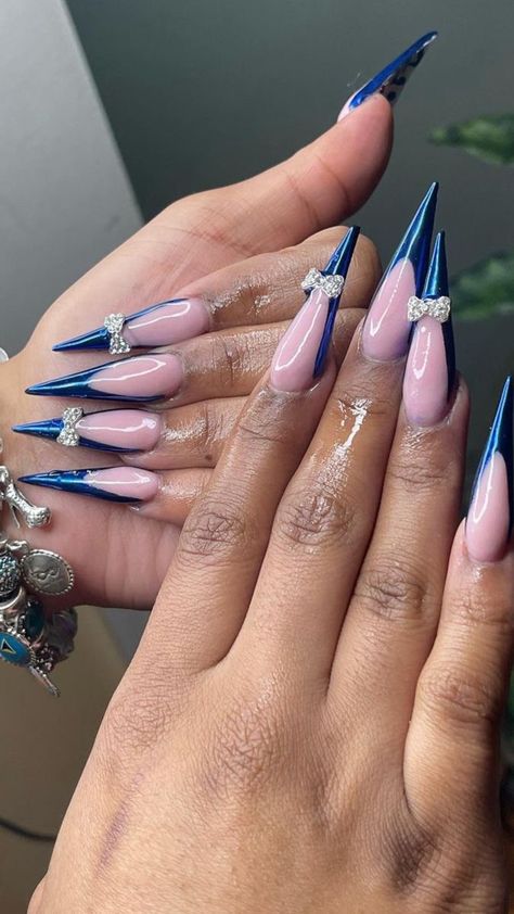 Blue Stiletto Nails, Stilleto Nails Designs, Purple Acrylic Nails, Acrylic Toe Nails, Sassy Nails, Blue Acrylic Nails, Stiletto Nails Designs, Glow Nails, Dope Nail Designs