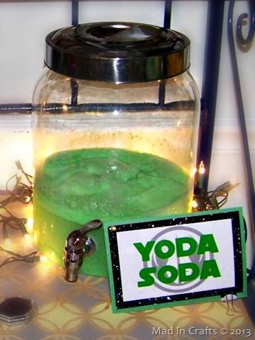 Futuristic Drinks, Yoda Soda Recipe, Star Wars Food Ideas, Yoda Soda, Star Wars Party Food, Yoda Party, Star Wars Recipes, Green Punch, Lime Sherbet