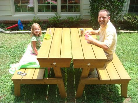 Build A Picnic Table, Free Furniture Plans, Diy Picnic Table, Picnic Table Plans, Picnic Table Bench, Diy Outdoor Table, Folding Picnic Table, Outdoor Folding Table, Outdoor Remodel