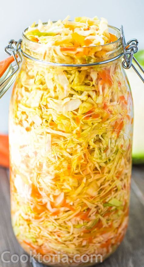 This Easy Pickled Cabbage is crunchy, tangy, sweet, and seriously addicting. It’s easy to make and ready to eat in about 12 hours. FOLLOW Cooktoria for more deliciousness! #cabbage #salad #vegan #vegetarian #sidedish #lunch #healthytrcipe #recipeoftheday Pickled Coleslaw, Pickled Veggies Recipe, Pickles Vegetables, Pickled Recipes, Quick Pickled Vegetables, Easy Pickling Recipes, Pickled Vegetables Recipe, Fermented Veggies, Home Canning Recipes