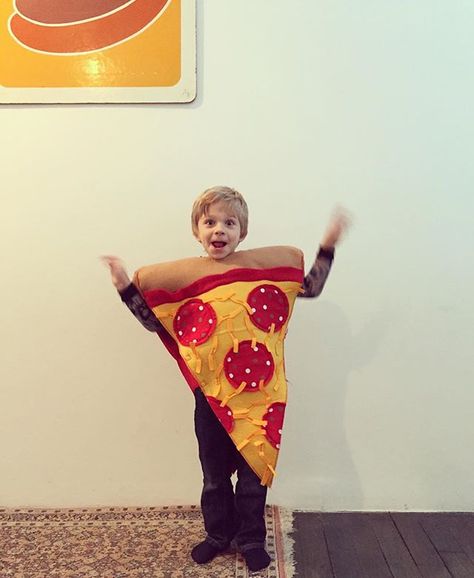 Diy Pizza Costume Kids, Pizza Fancy Dress, Pizza Costume Diy, Emoji Costume Ideas, Pizza Halloween Costume, Nicu Halloween, Pizza Halloween, Pizza Costume, Emoji Costume