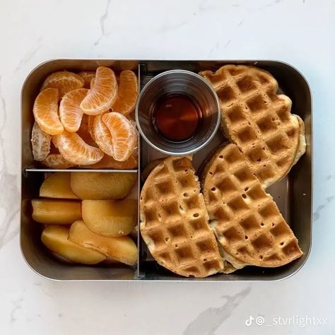 Waffles For School Lunch, Good For School Lunches, School Lunch Box Aesthetic, Breakfast For School, Food For School, Wheat Waffles, Kotak Bento, Whole Wheat Waffles, Kids Lunch Box Meals