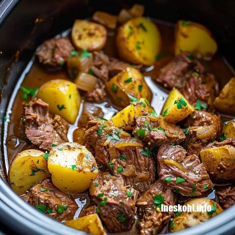 Easy Slow Cooker Garlic Butter Beef and Potatoes Ineskohl Kitchen, Tender Beef Stew, Butter Beef, Baked Cream Cheese Spaghetti, Beef Potatoes, Slow Cooker Salisbury Steak, Best Macaroni Salad, Slow Cooker Stew, Corn Chowder Recipe