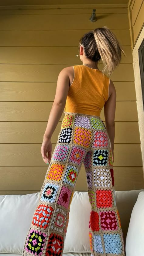 Crochet Bottoms, Crochet Pants, Mode Crochet, Crochet Clothes For Women, Crochet Fashion Patterns, Crochet Collection, Crochet Things, Diy Crochet Projects, Crochet Inspo