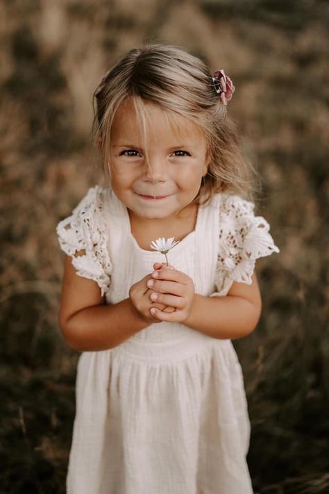 Toddler Portraits, Cowgirl Photoshoot, Toddler Poses, Magic Flower, Toddler Pictures, Mommy And Me Photo Shoot, Toddler Photoshoot, Toddler Outdoor, Scandinavian Lifestyle