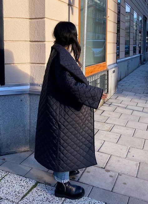 The One Brand I'm the Most Excited by in 2020 Coats Street Style, Quilted Coat Outfit, Coats Outfit, Warm Winter Outfit, Camel Coat Outfit, Quilted Coats, Winter Outfit Ideas, Coat Trends, Coat Outfit